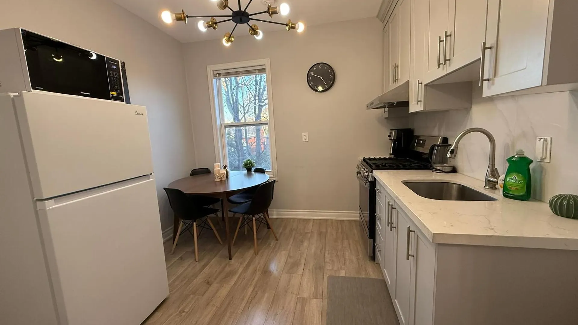 3 Bedrooms Little Italy Downtown トロント