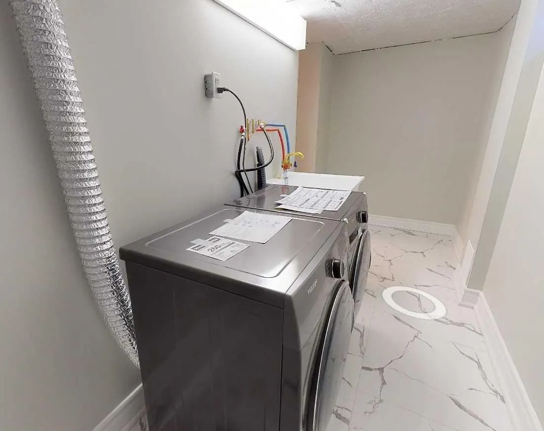公寓 3 Bedrooms Little Italy Downtown 多伦多